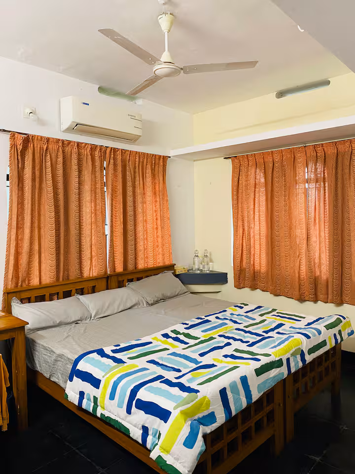 Bedroom with warm curtains and a double bed