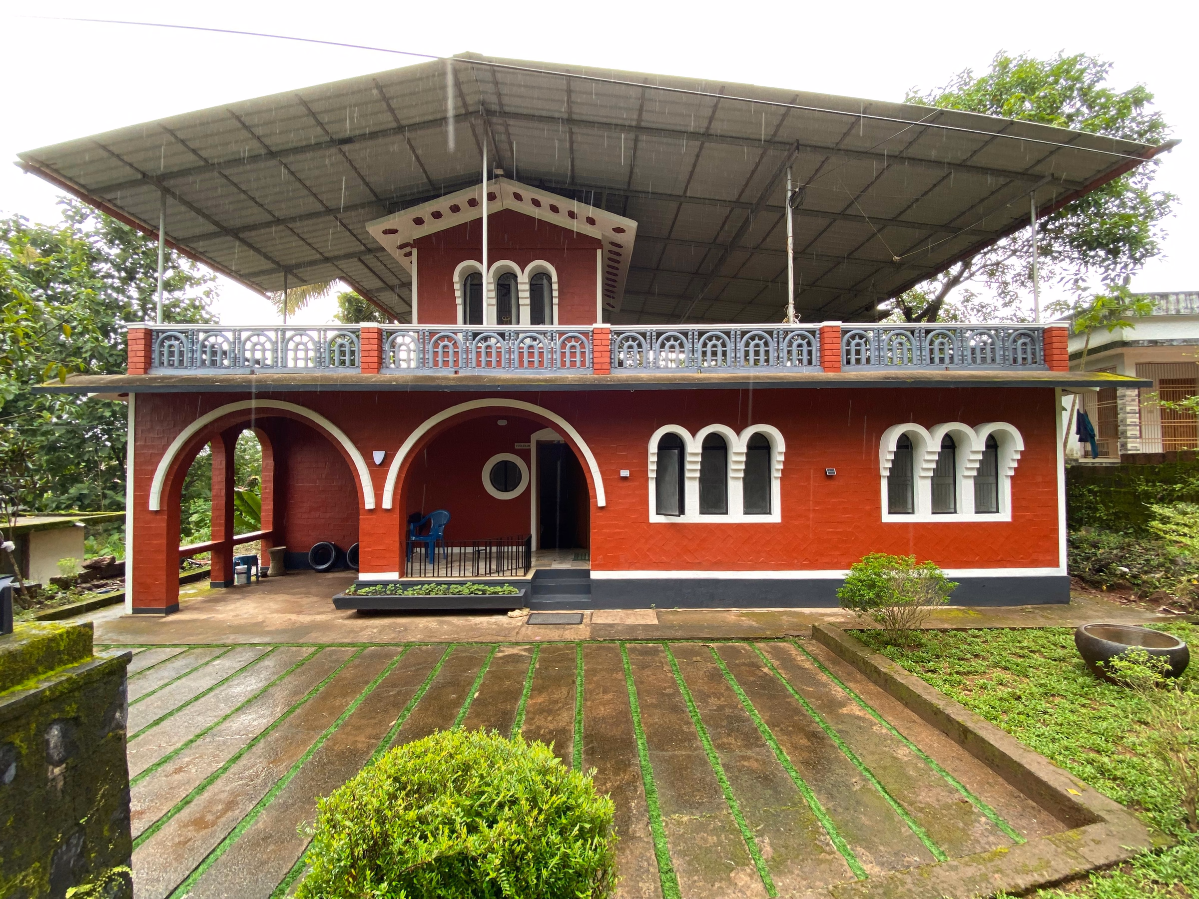 Vysakham Heritage homestay exterior and courtyard